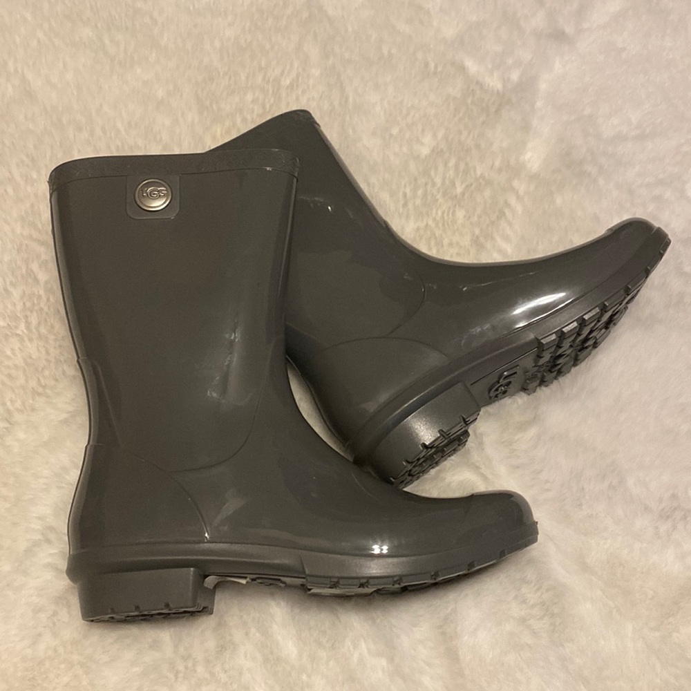Womens Ugg rain boots gray size 7 waterproof rubber boots